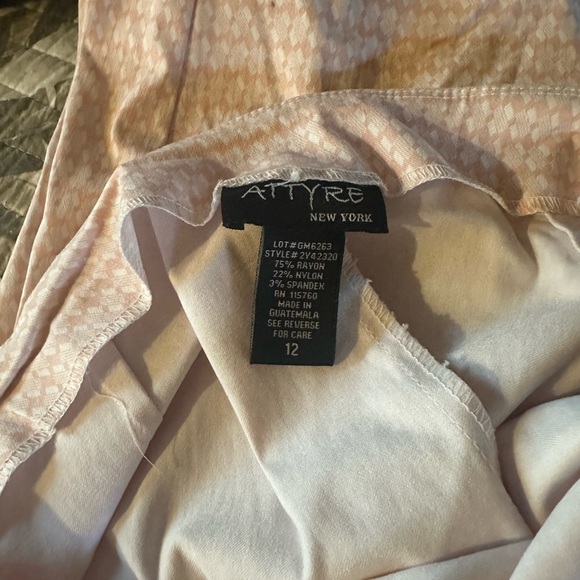 Cute Pink and White skirt, perfect for the office. Or just cute summer look. - Picture 3 of 3